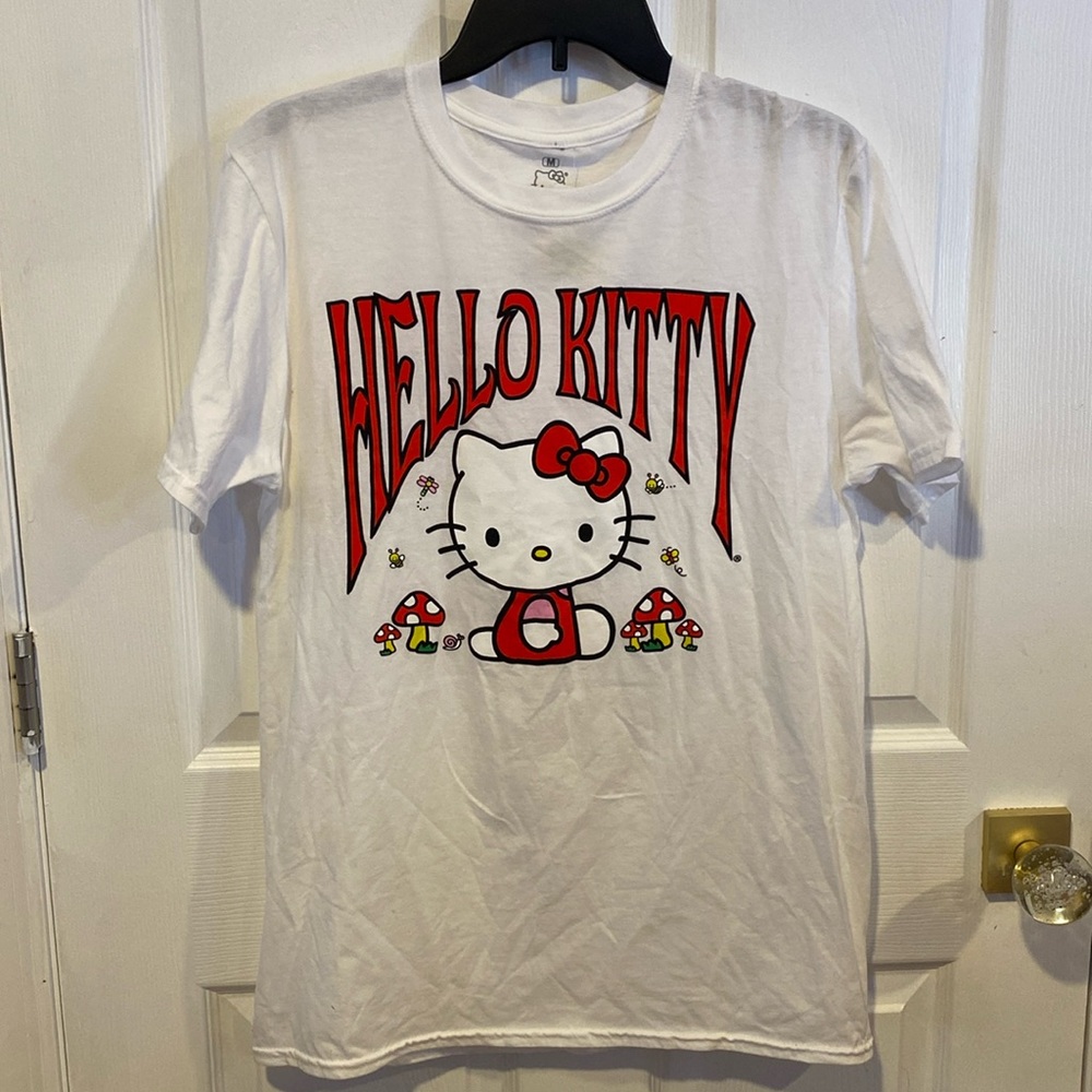 BNWT Hello Kitty Mushroom Short Sleeve Tee Womens Size Medium